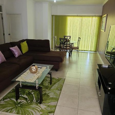 New Kingston Luxurious Secure Condo Exterior foto
