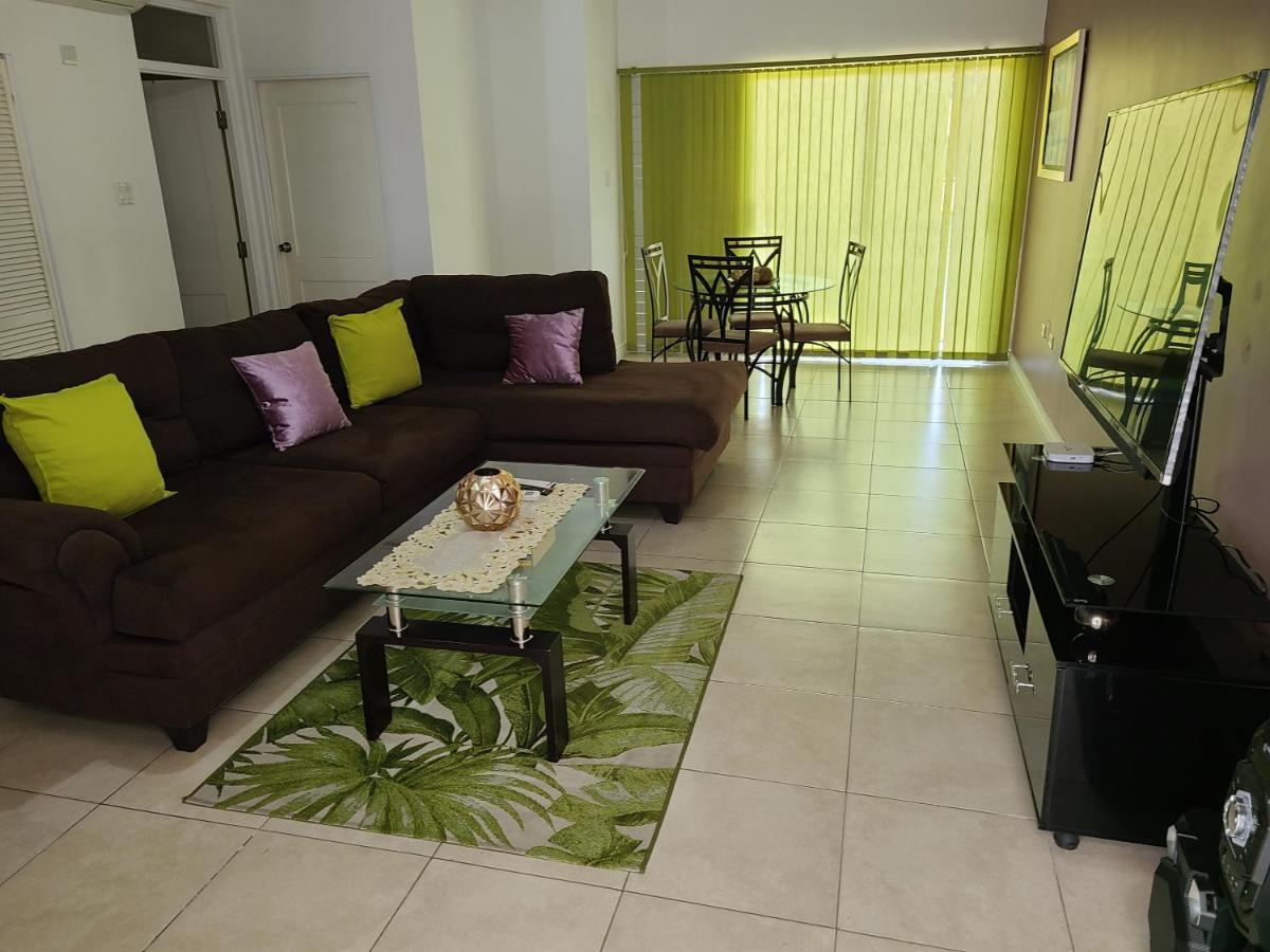 New Kingston Luxurious Secure Condo Exterior foto