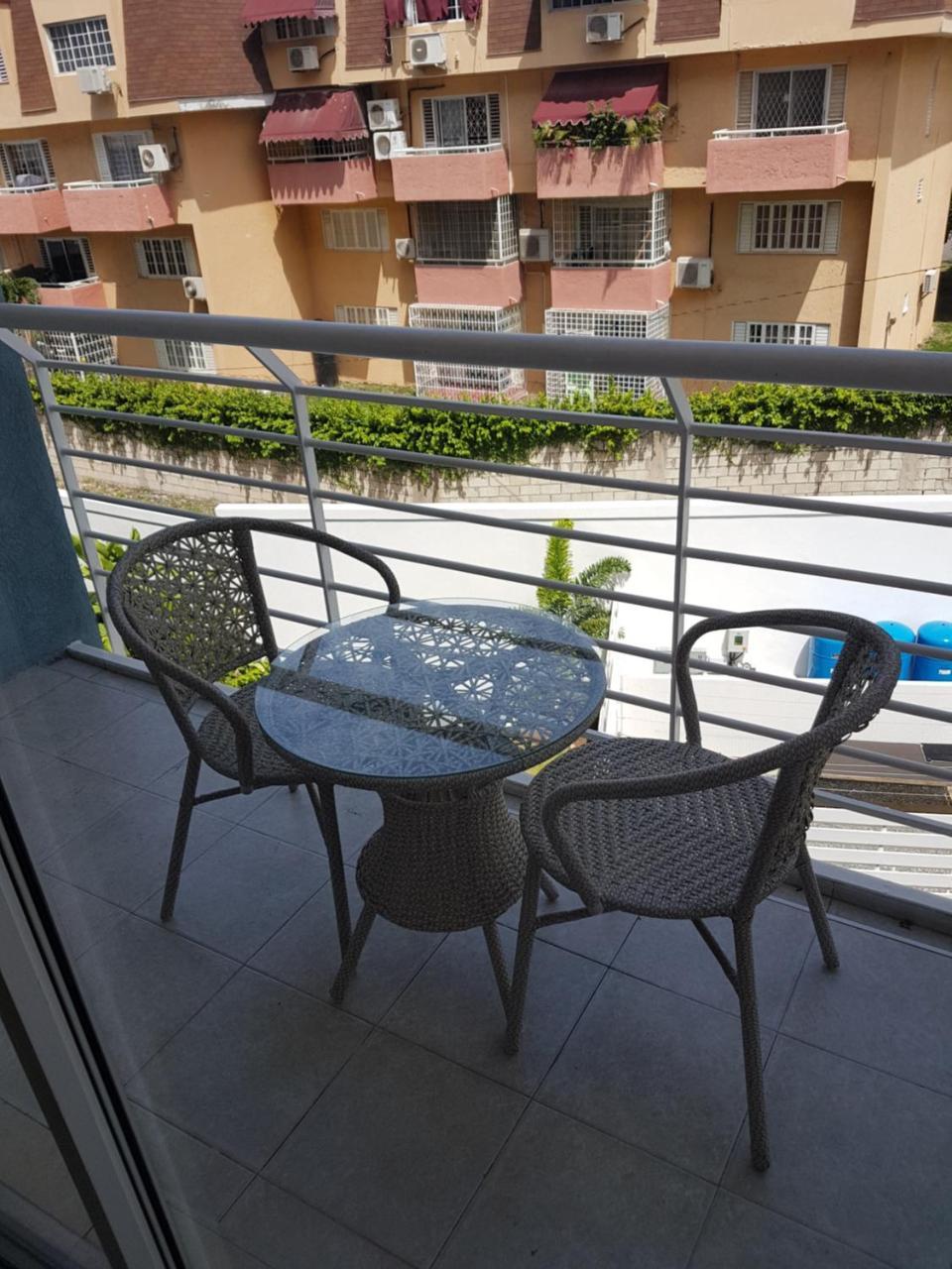New Kingston Luxurious Secure Condo Exterior foto